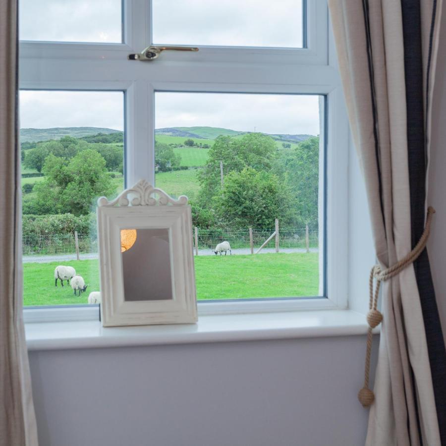 Beautiful Mountain Views & Private Hot Tub Βίλα Kilcoo Εξωτερικό φωτογραφία