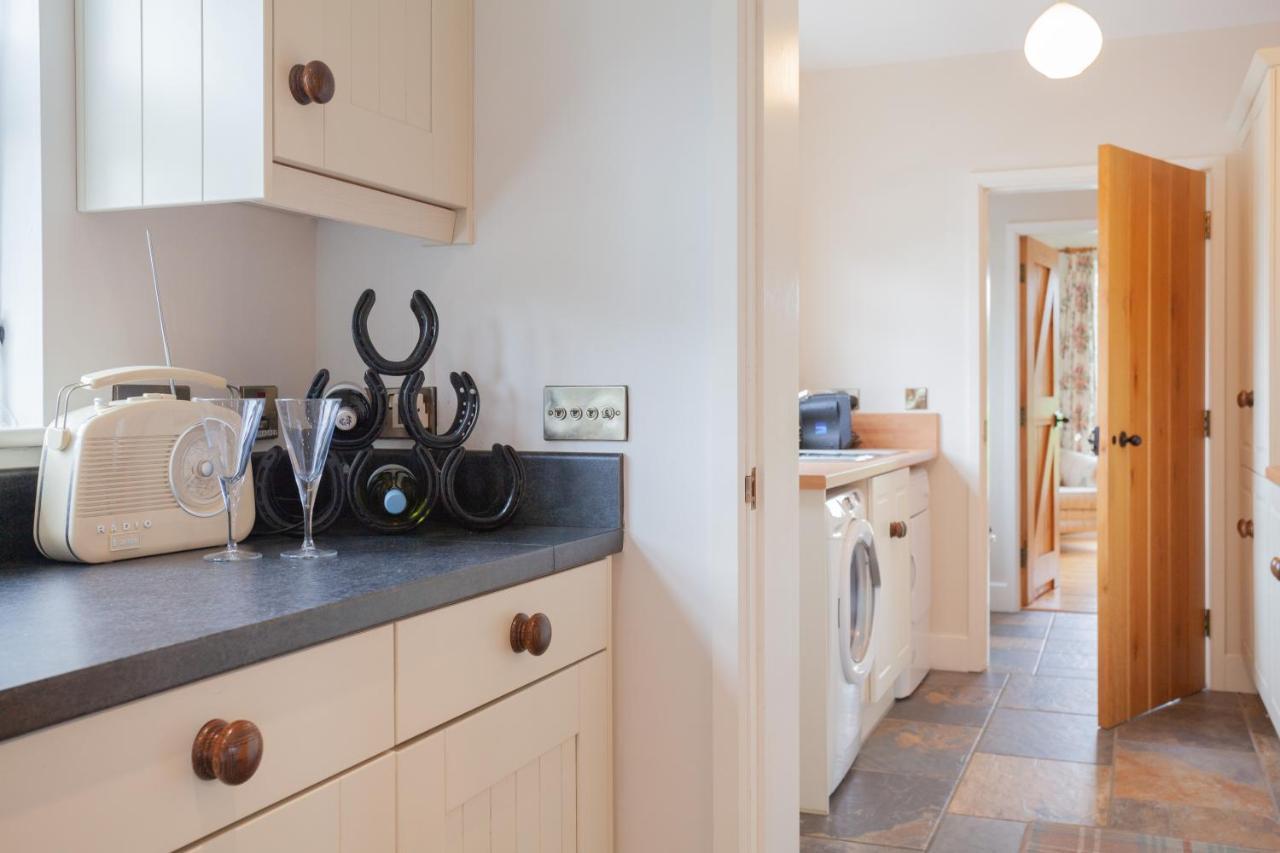 Beautiful Mountain Views & Private Hot Tub Βίλα Kilcoo Εξωτερικό φωτογραφία