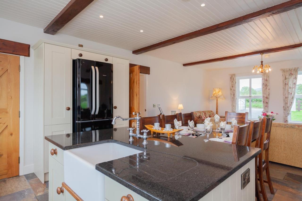 Beautiful Mountain Views & Private Hot Tub Βίλα Kilcoo Εξωτερικό φωτογραφία