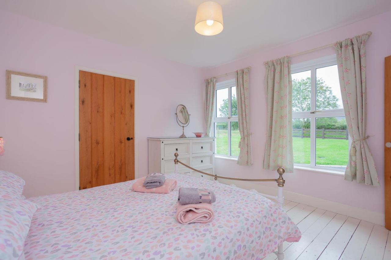 Beautiful Mountain Views & Private Hot Tub Βίλα Kilcoo Εξωτερικό φωτογραφία