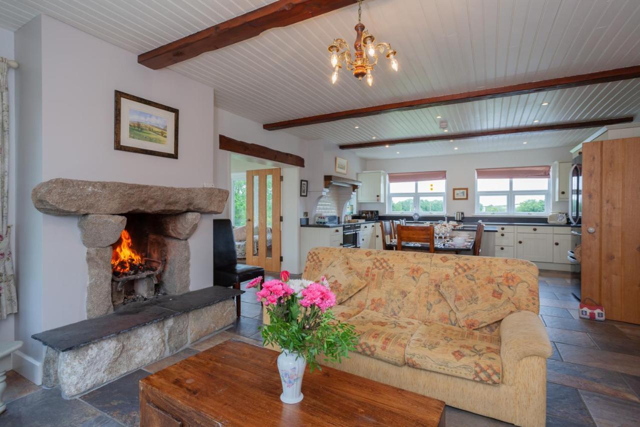Beautiful Mountain Views & Private Hot Tub Βίλα Kilcoo Εξωτερικό φωτογραφία