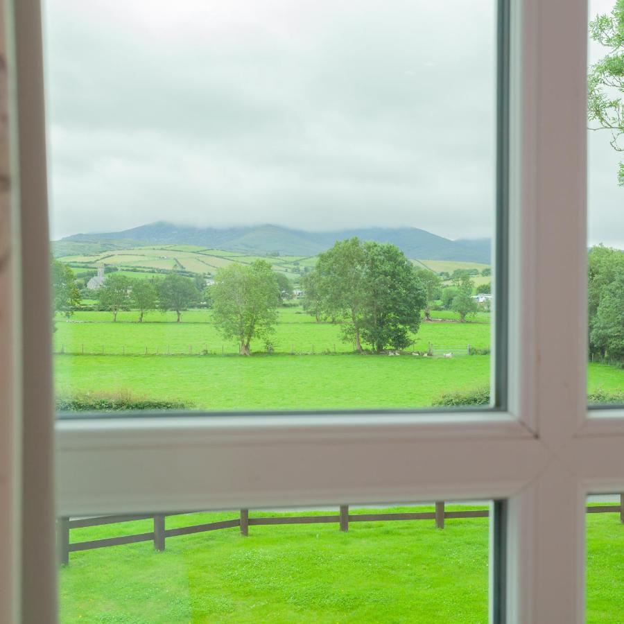 Beautiful Mountain Views & Private Hot Tub Βίλα Kilcoo Εξωτερικό φωτογραφία